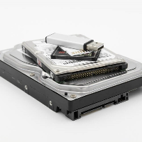 バックアップは複数個所に、外付けハードディスクなどで重要データは管理